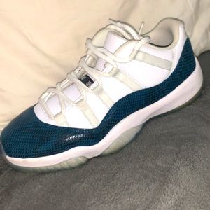 Jordan 11 navy snake skins
